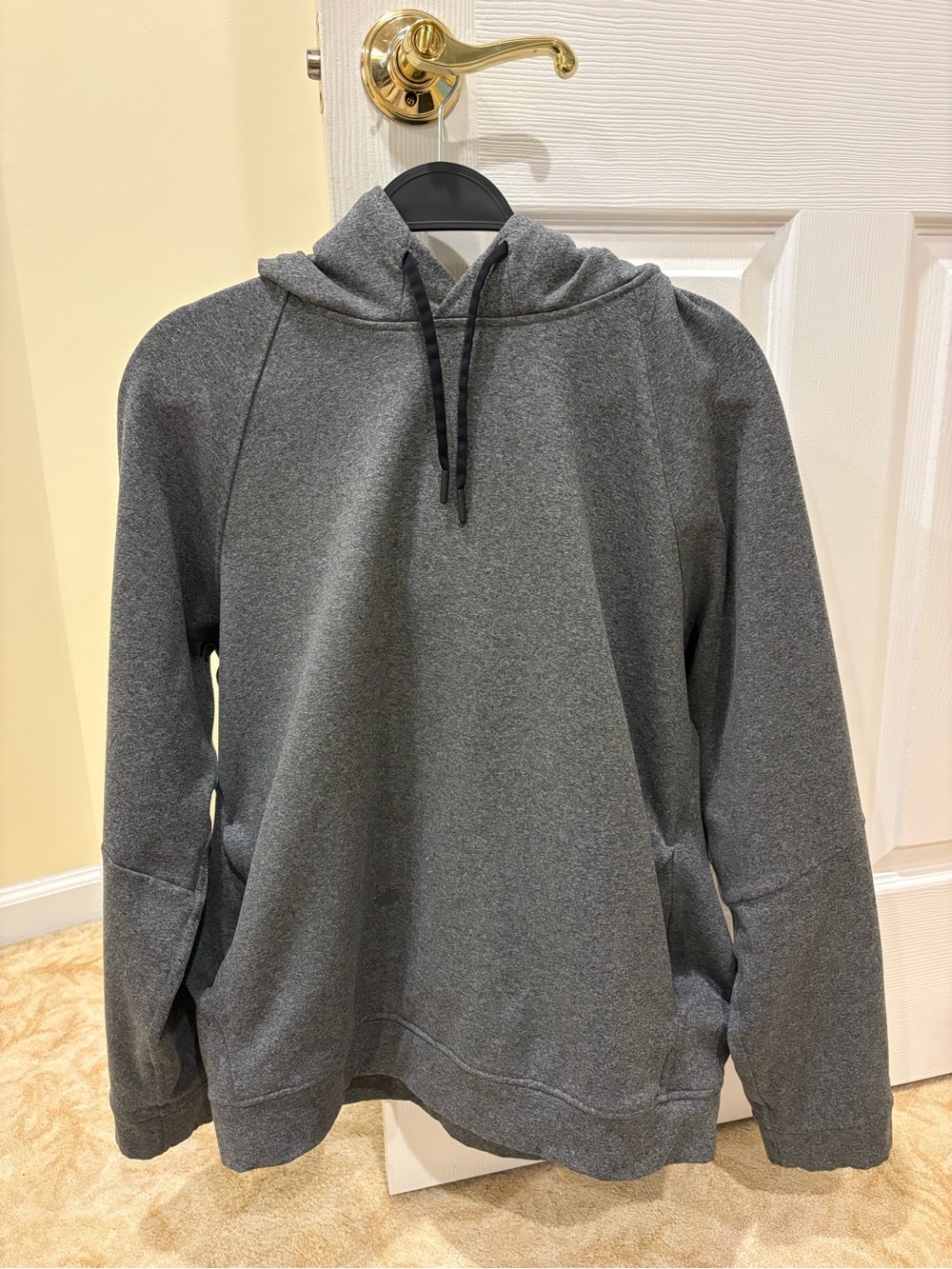 Lululemon Men's Gray Hooded Pullover Sweatshirt - medium Casual Everyday Hoodie